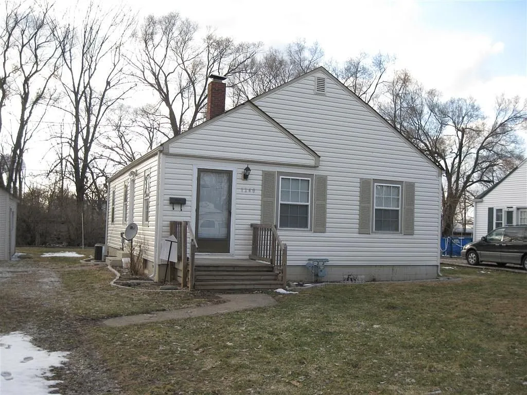 1240 N Luett Ave photo 1