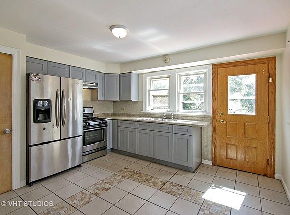 3rd image of 2079 Laura Ln