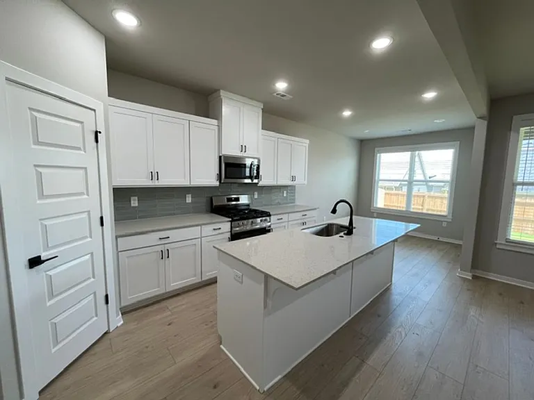 5910 Chiefs Ave — Photo 3