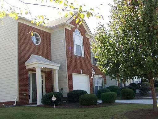 6451 Parkway Trce photo 1
