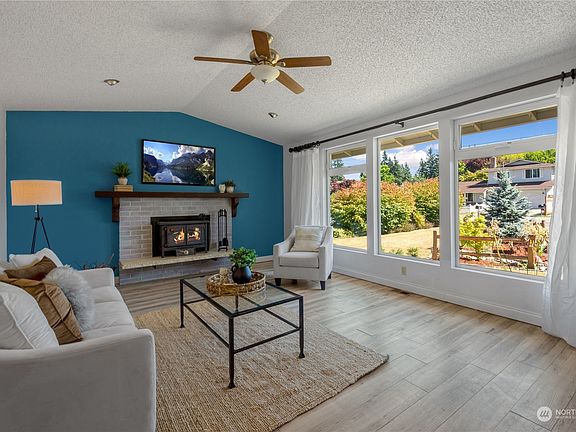 4th image of 9208 47th Drive NE