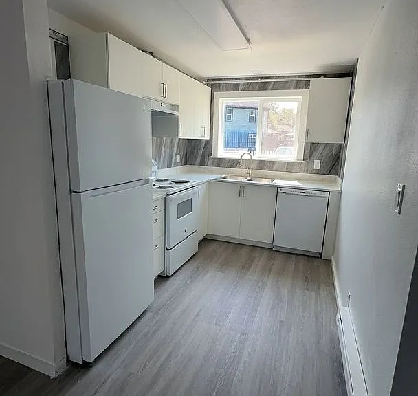 600 N B St — Photo 9