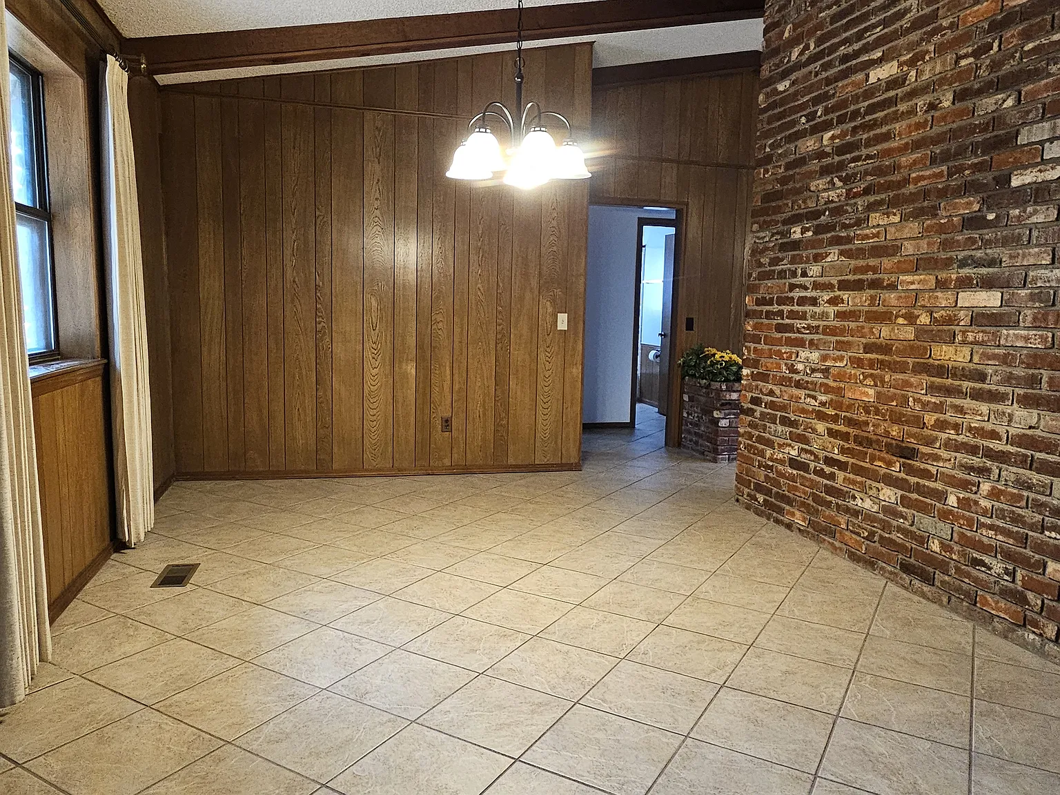 3 bed, 1700 sqft, $1,600 — Photo 4