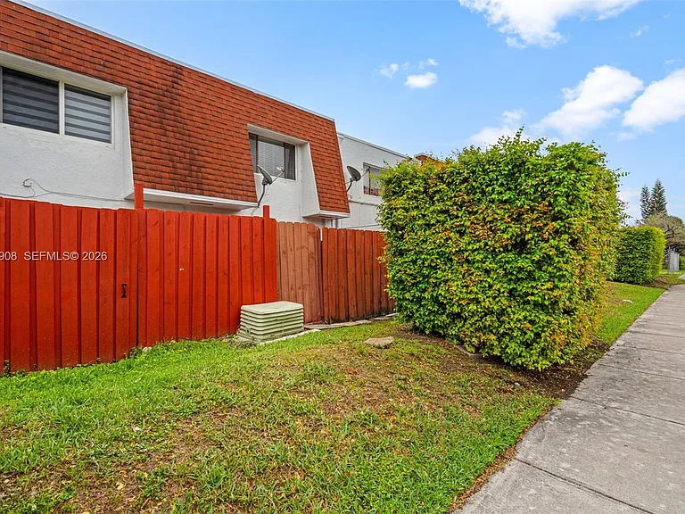 319 NW 109th Ave #3B — Photo 37