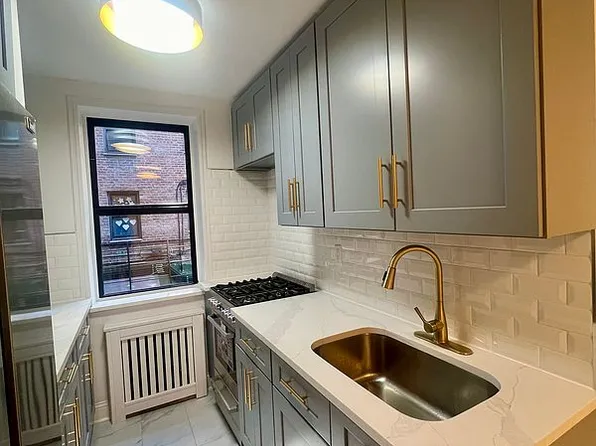 2420 Morris Ave APT 1A, Bronx, NY 10468