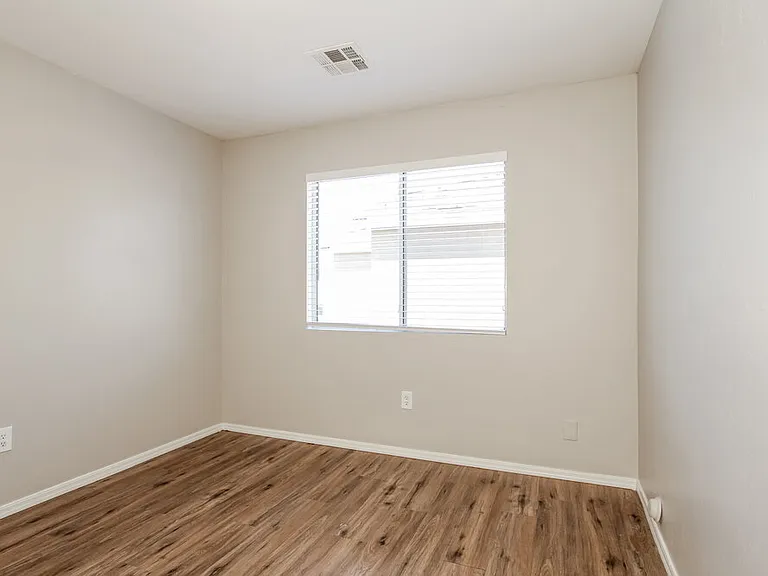 3929 W Irwin Ave — Photo 12