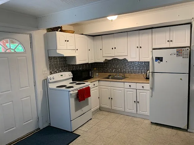 Building Photo - Woodchuck Ln