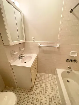 Rented by Jonis Realty | media 5