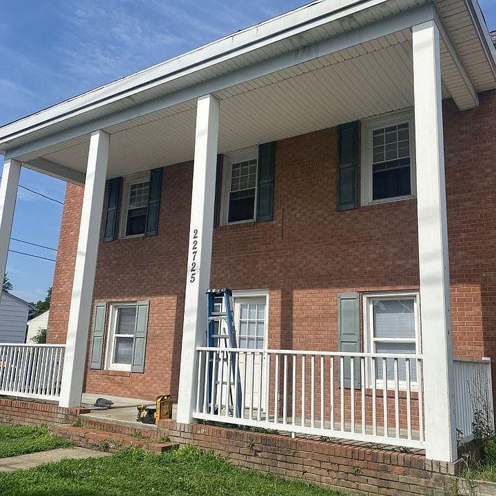 1st image of 22725 Lawrence Ave