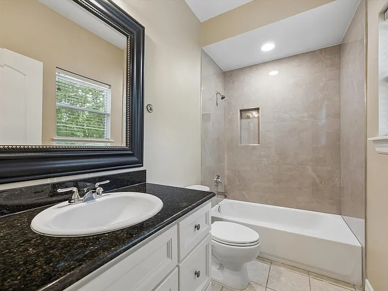 1417 Thompson St — Photo 21