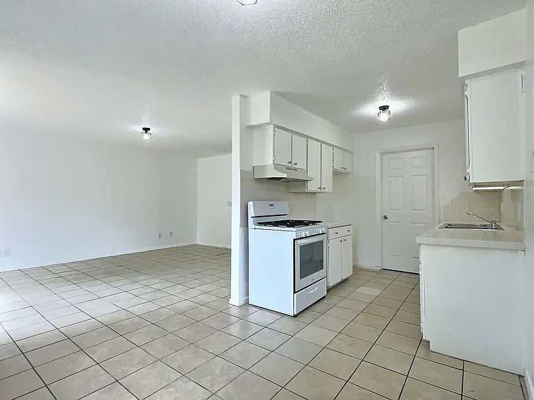 1543 E 66th Pl — Photo 2