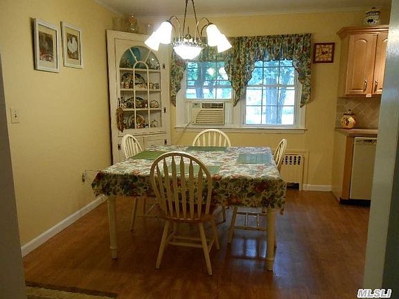 4th image of 138 Yaphank Ave