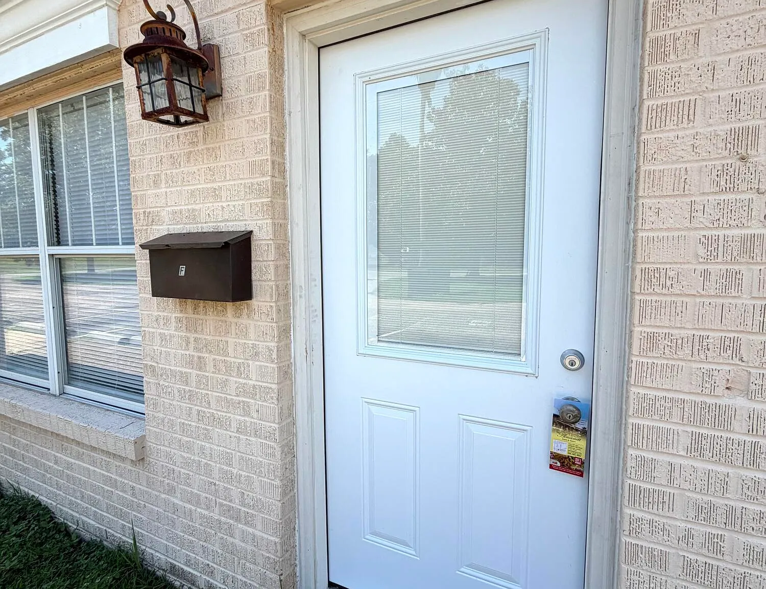 2 bed, 1.5 bath, 1200 sqft, $1,200 — Photo 1