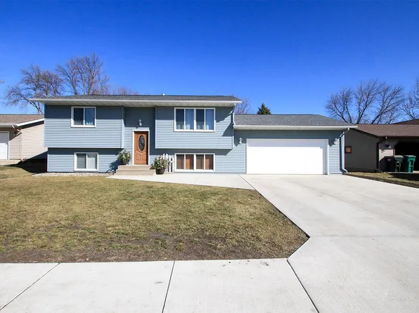 1106 Morningside Ave N, Glencoe, MN 55336