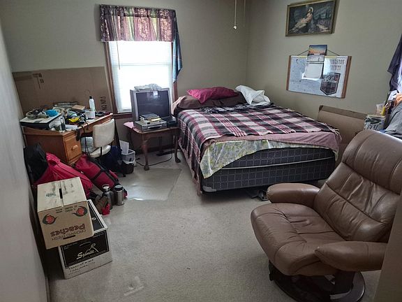 4th image of 910 Summit St