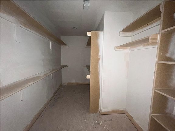 3rd image of 16953 W 164th Ter