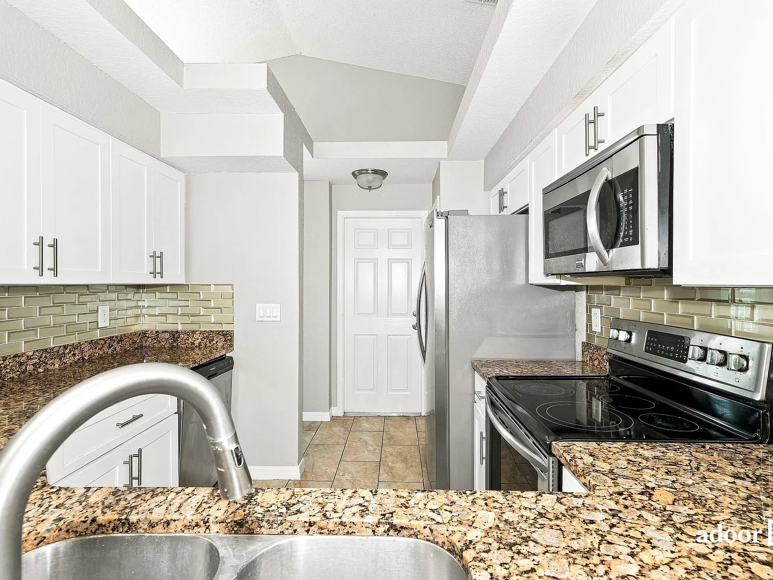 3 bed, 2.0 bath, 1245 sqft, $1,995 — Photo 3
