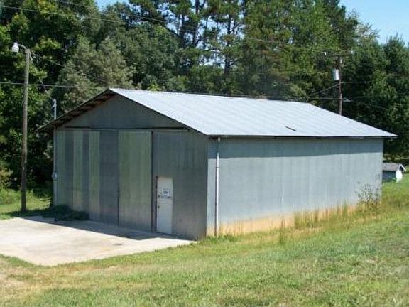 2nd image of 617 Rock Creek Church Rd
