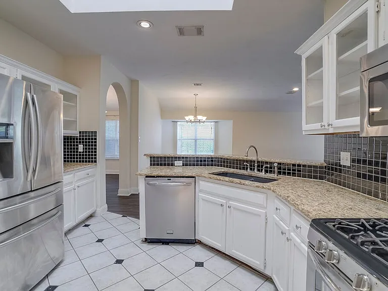 17004 Bishopsgate Dr — Photo 4