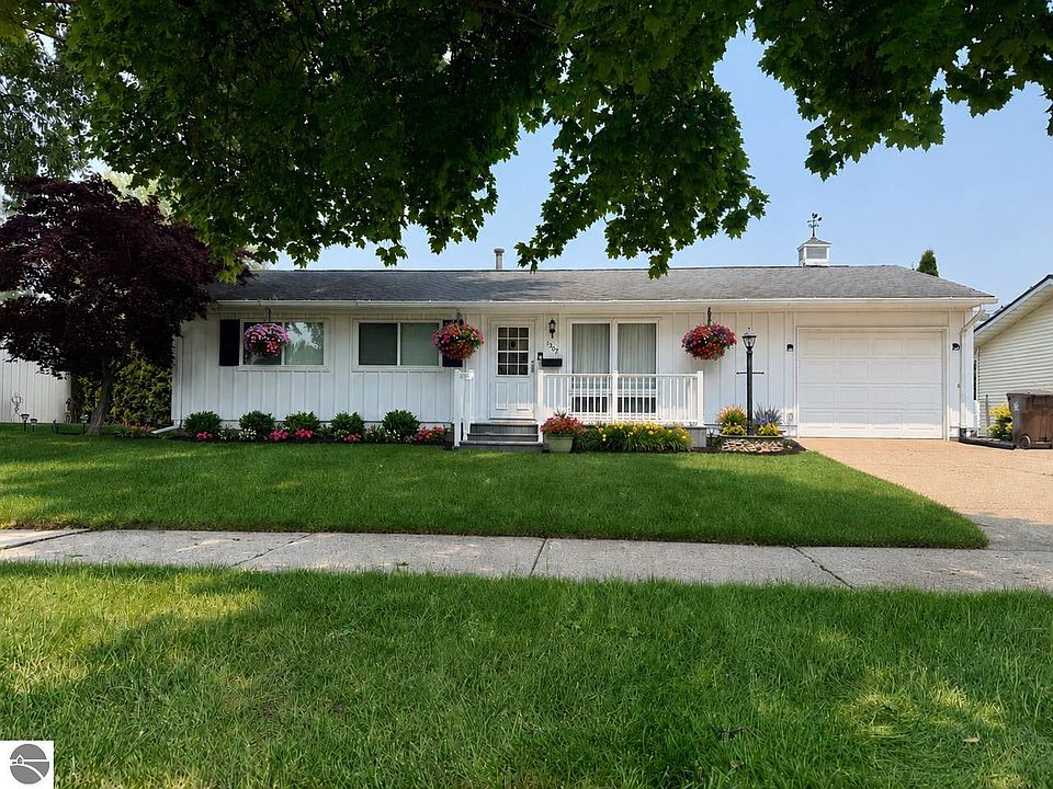 1st image of 1307 South Dr