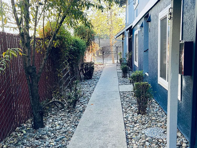 1717 W St — Photo 4