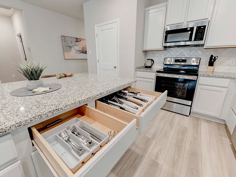 615 Winscott Ave — Photo 25