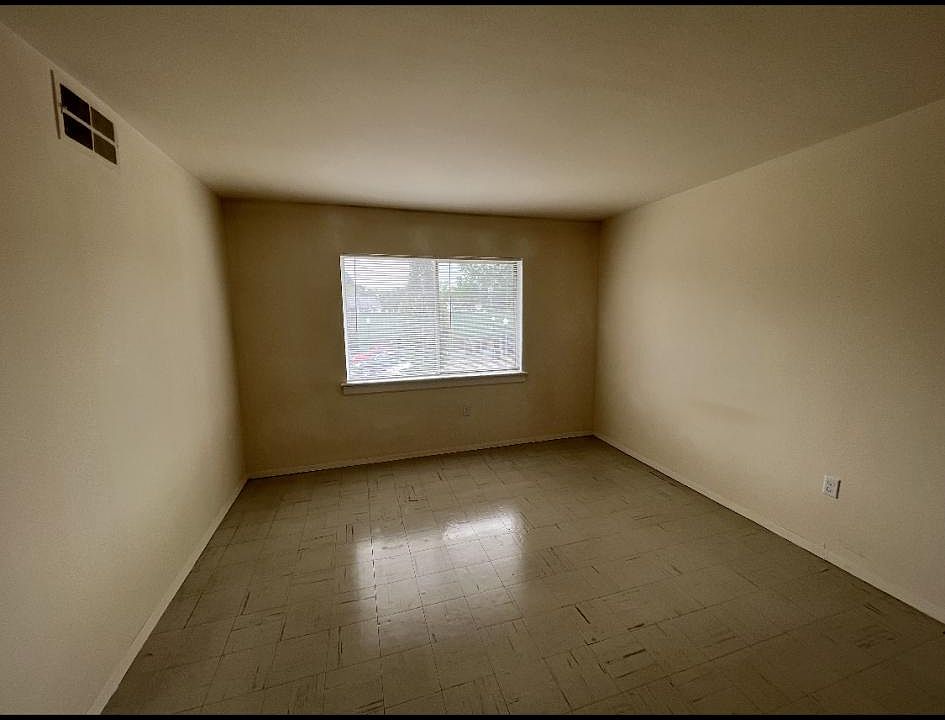1st image of 4020 Macarthur Ave APT E