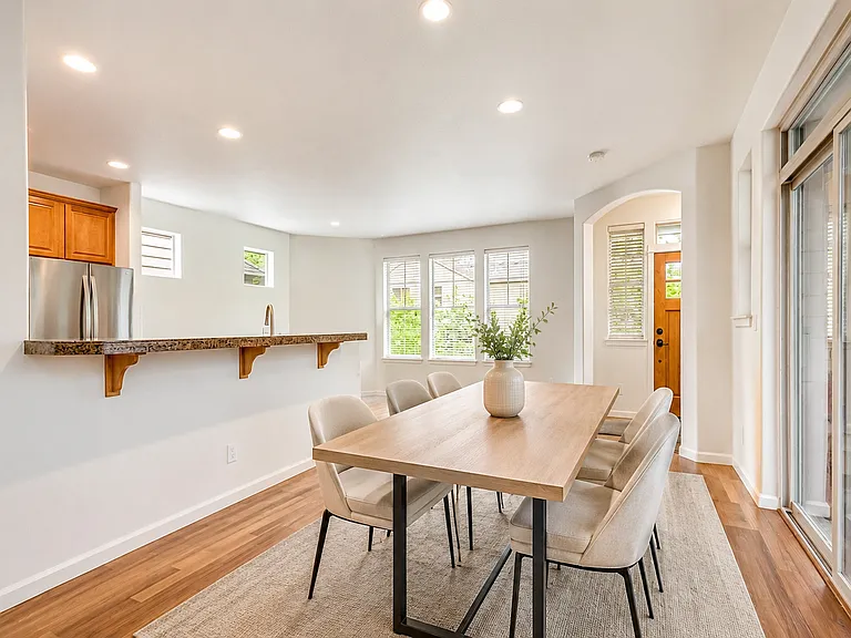 880 SW Mozart Ter — Photo 5