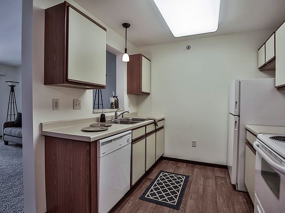 Autumn Ridge 1-2 Apartments ; Kitchen