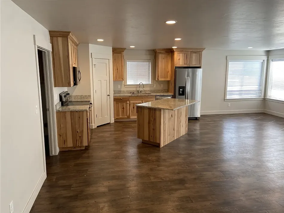 3 bed, 1850 sqft, $2,000 — Photo 4