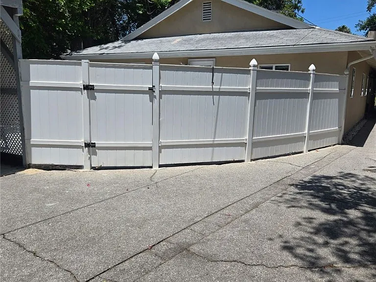 12740 Landale St — Photo 17