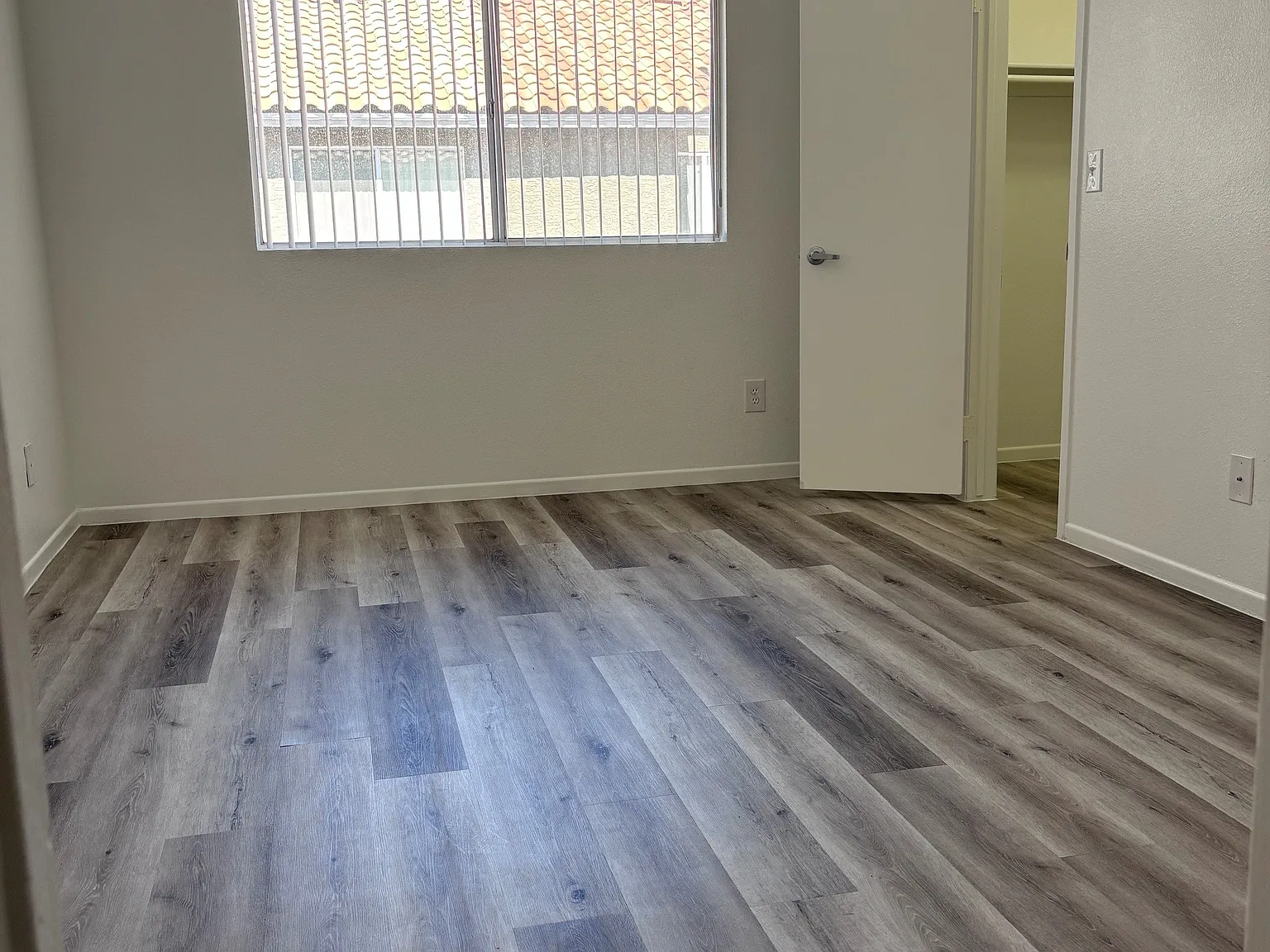 2 bed, 1.5 bath, 980 sqft, $1,634 — Photo 2