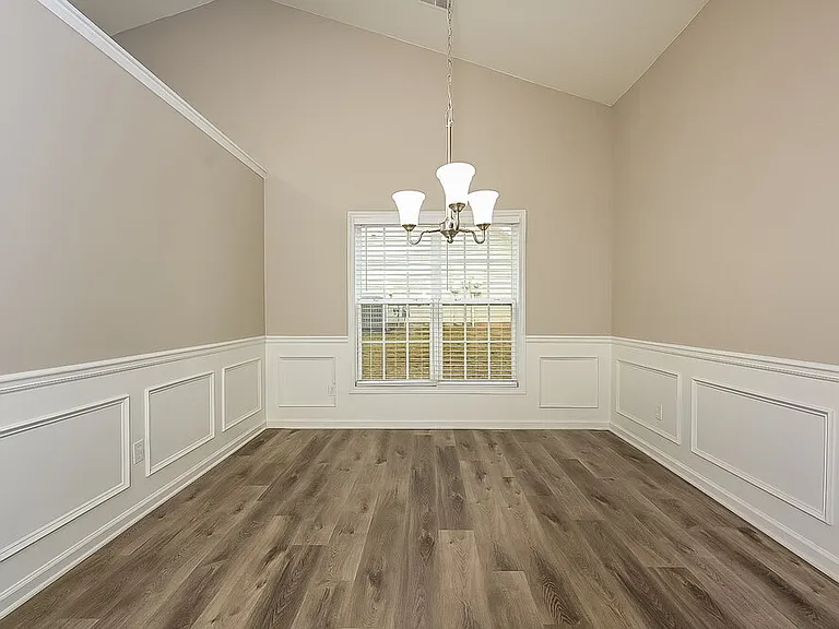 421 Eglington Trl — Photo 5