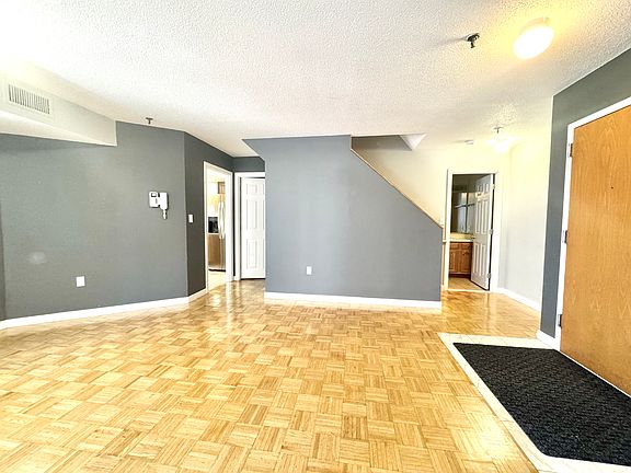 4th image of 147A Kelton St #715