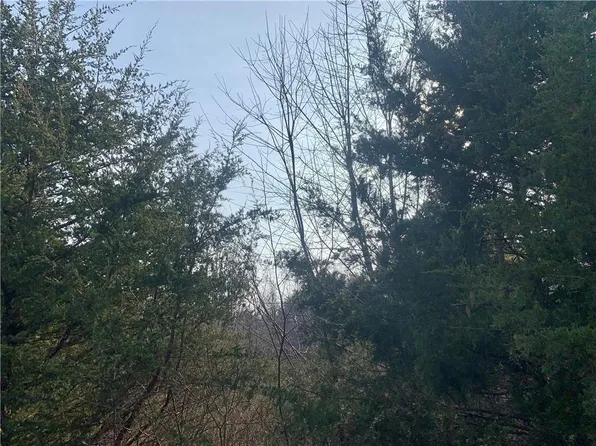 30 Foxwood Dr, Linn Valley, KS 66040