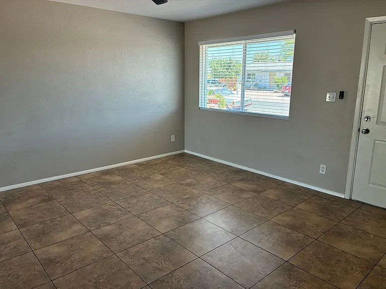 3426 E Hillery Dr — Photo 5