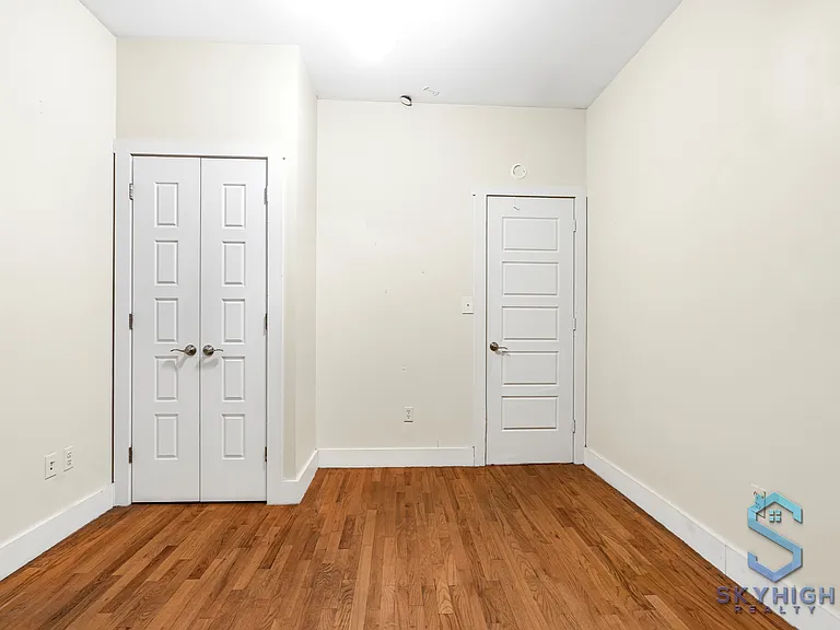 124 Manhattan Ave #1R — Photo 6