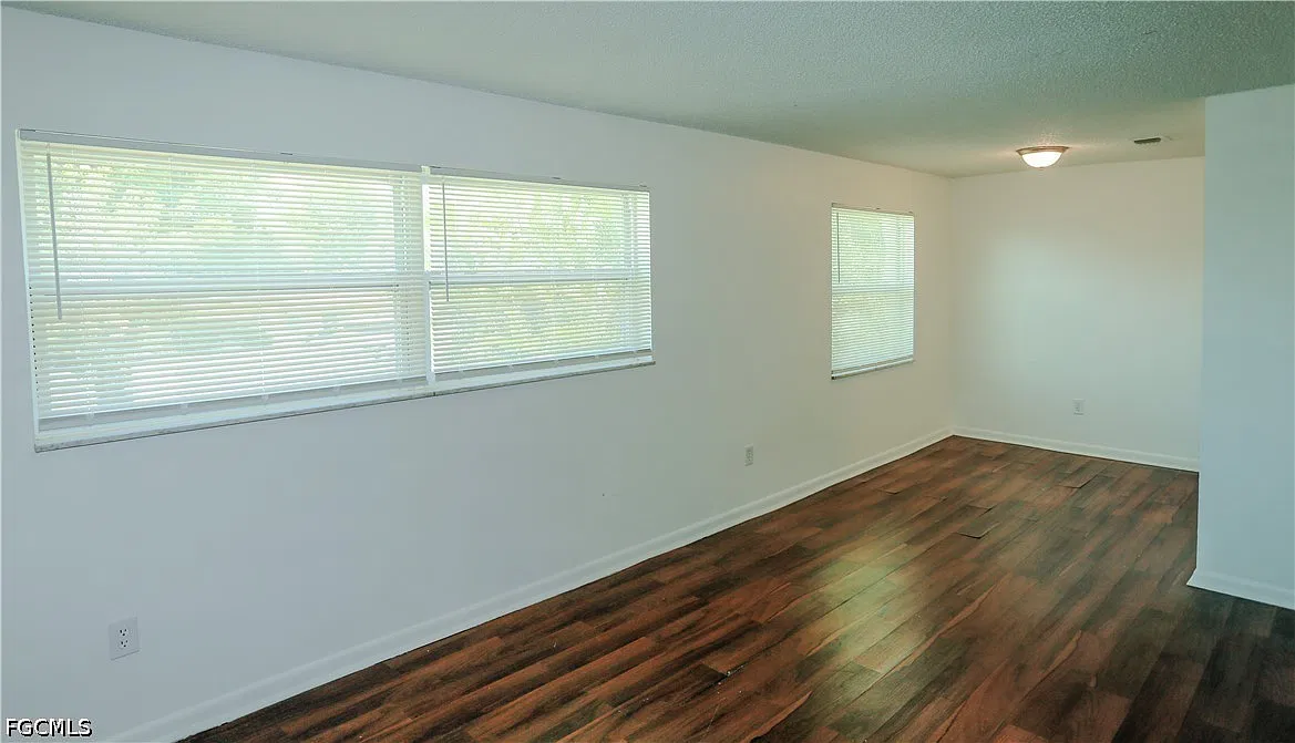 2 bed, 1.0 bath, 790 sqft, $1,050 — Photo 3