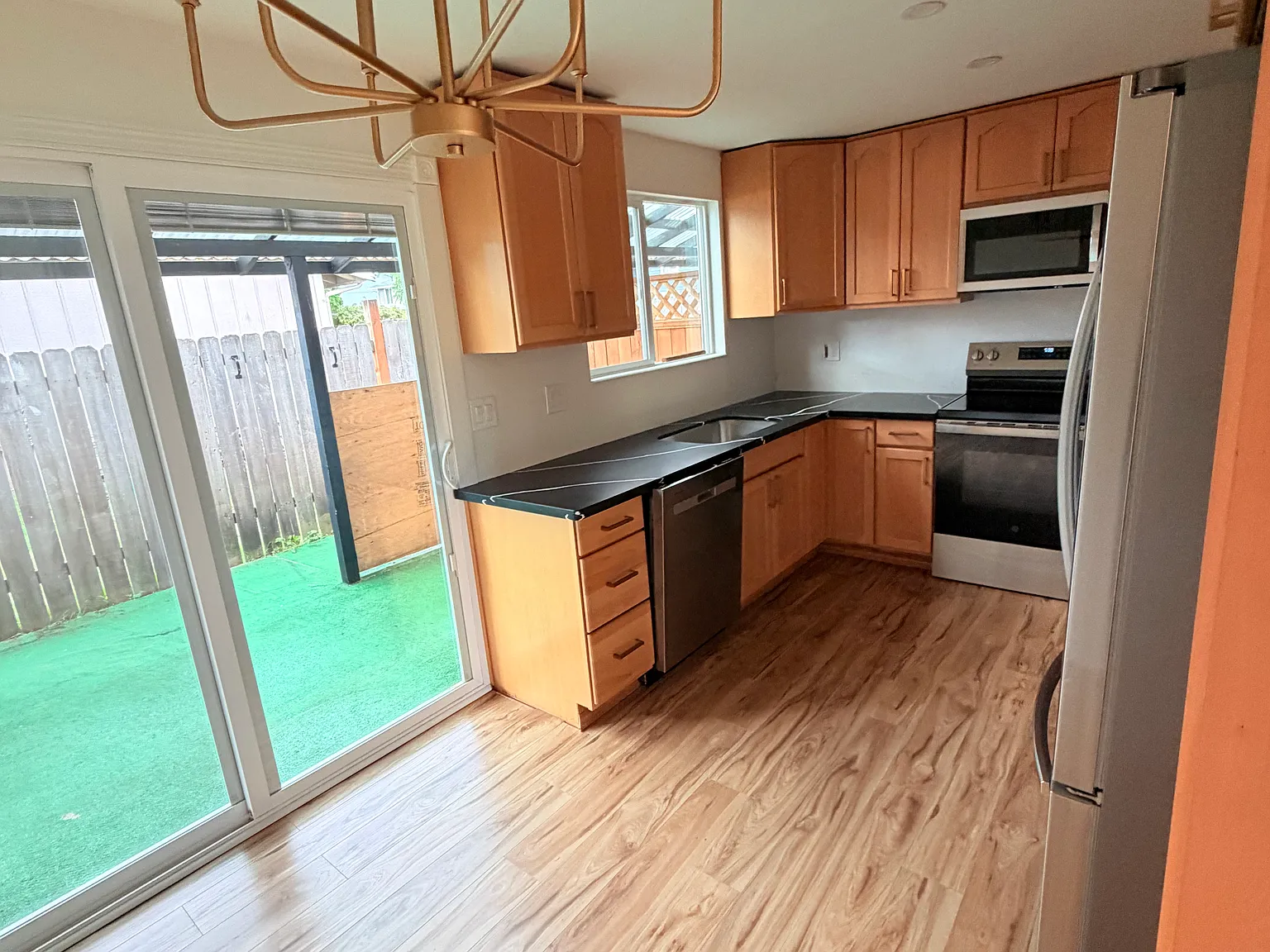 2 bed, 800 sqft, $1,999 — Photo 4