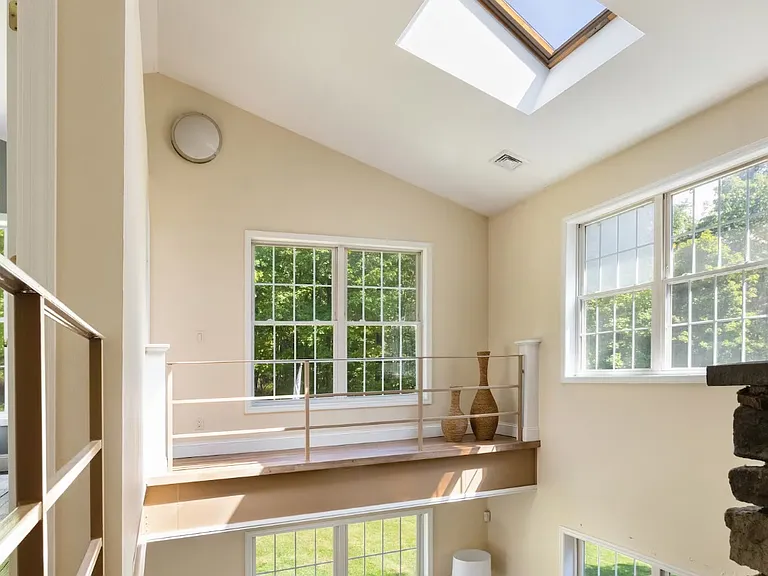 338 Clove Rd — Photo 4