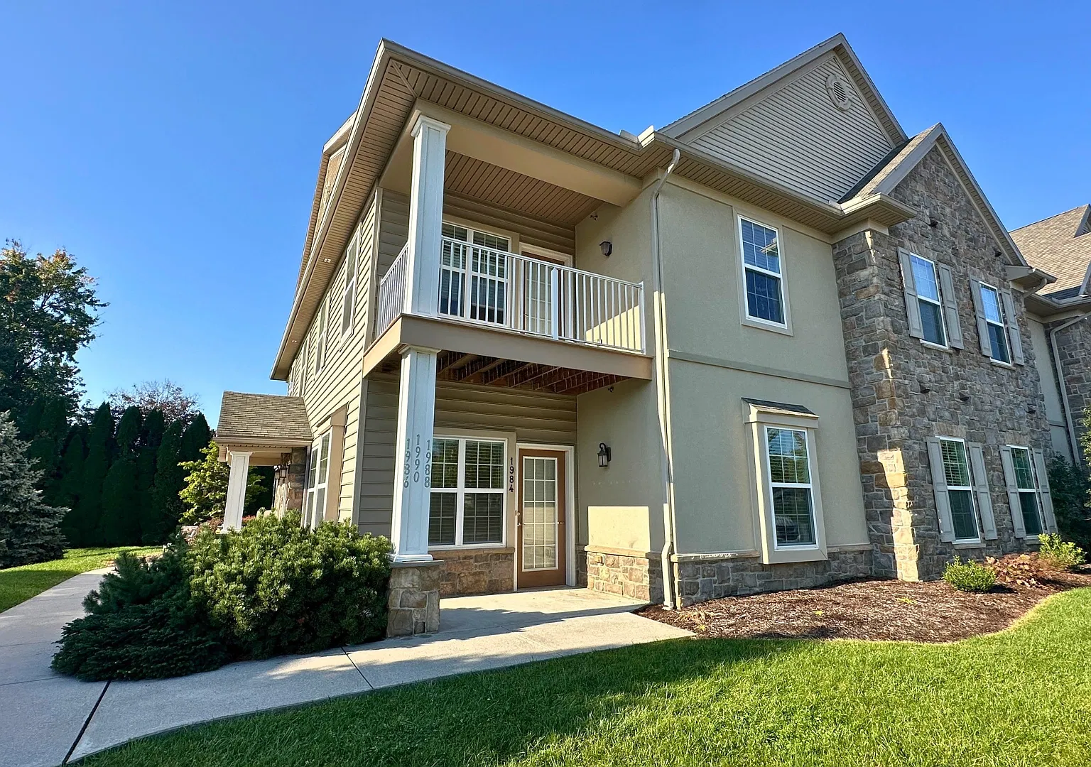 2 bed, 1230 sqft, $1,550 — Photo 1