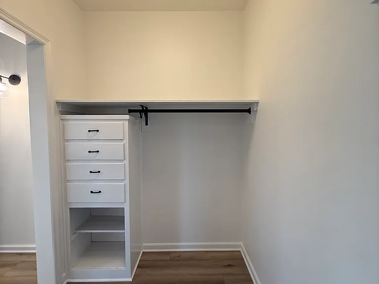 1121 E Chevy Chase Dr #11 — Photo 13