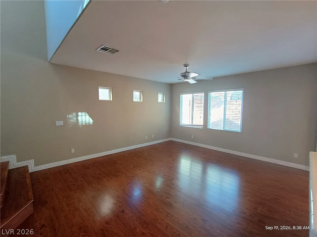 3 bed, 2.5 bath, 1527 sqft, $1,996 — Photo 2
