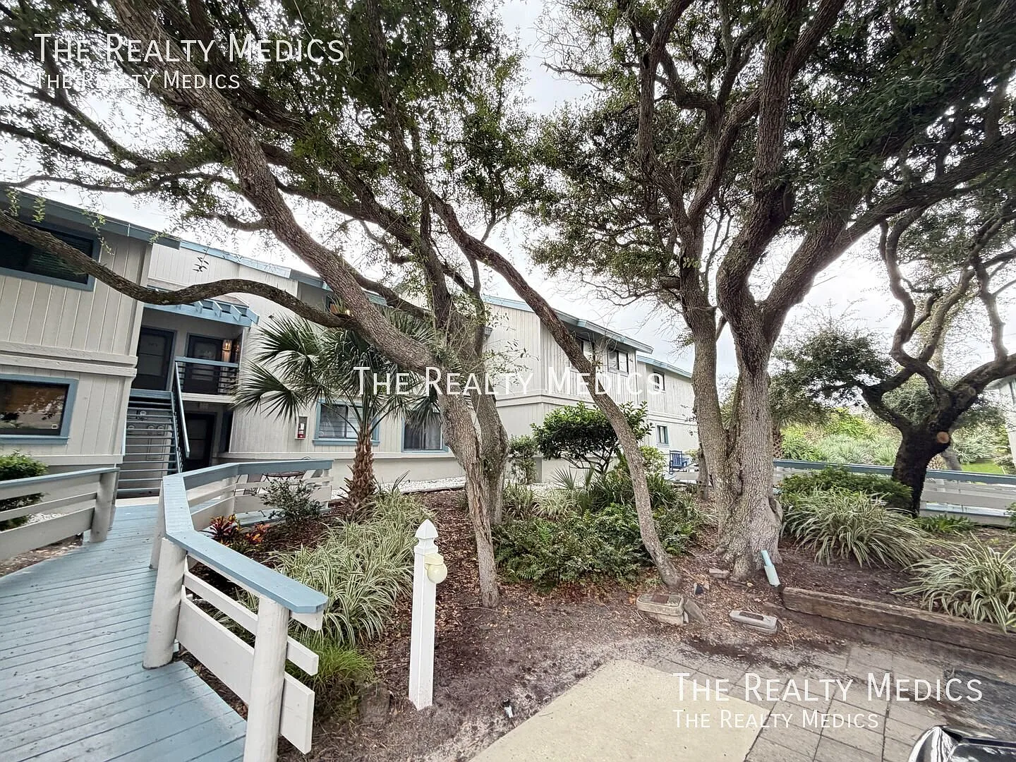Fully Furnished 2-Bedroom Coastal Retreat In New Smyrna Beach! Washer & Dryer Included! — Photo 2