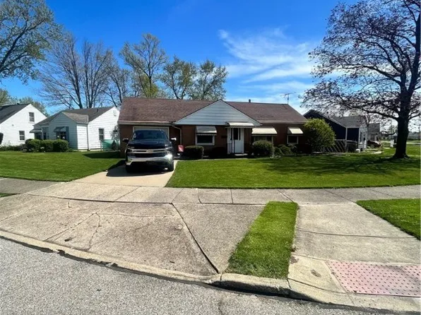 15901 Eleanore Dr, Cleveland, OH 44135