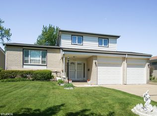 9848 N Lauren Ln, Niles, IL 60714