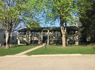625 4th St APT 1, Nevada, IA 50201