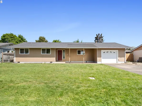 385 S 9th St, Harrisburg, OR 97446