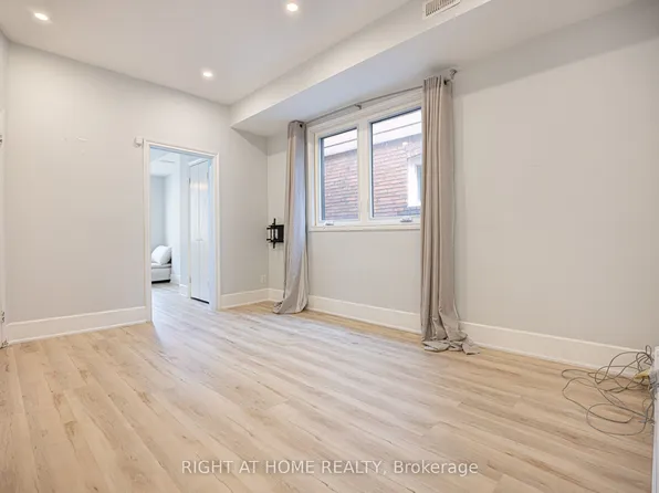 281 Osler St, Toronto, ON M6N 2Z3