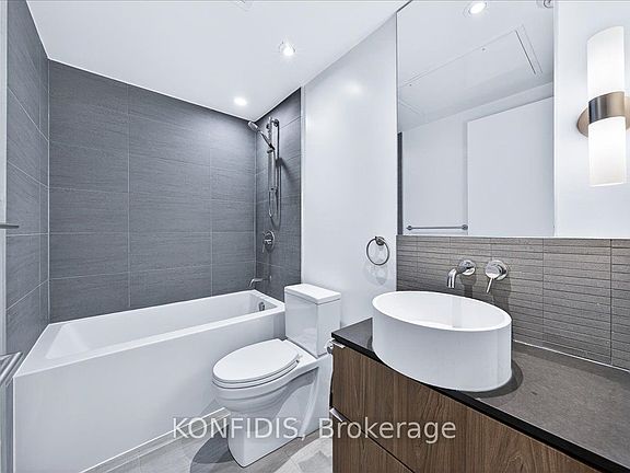 4th image of 161 Roehampton Ave #732